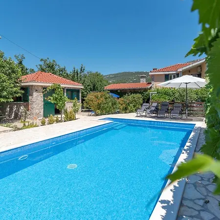 Villa Danica Bristivica