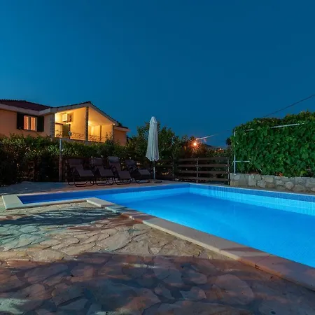Villa Danica Bristivica